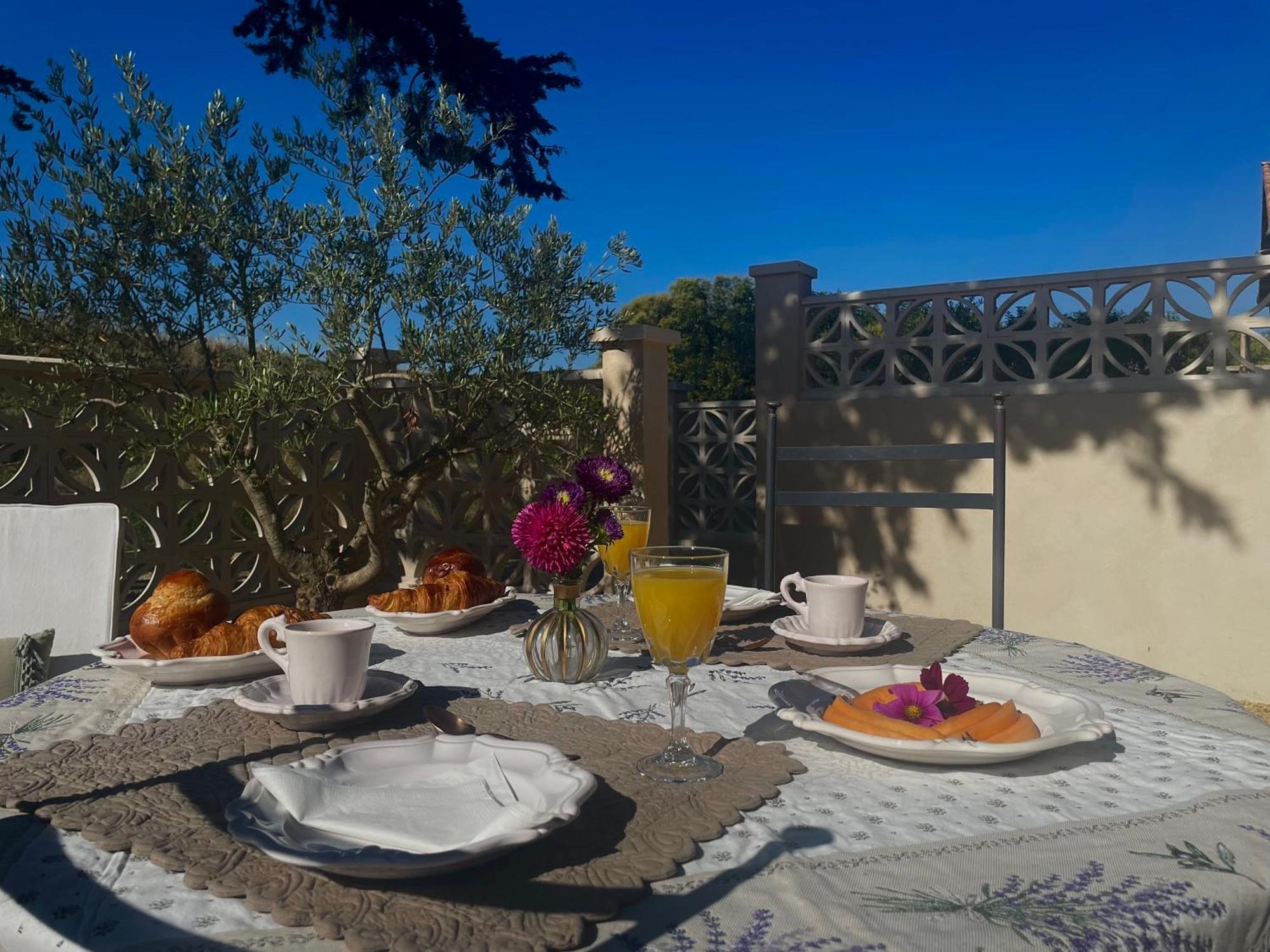 Hotel Les Mazets Du Pas à Gréoux-les-Bains Extérieur photo