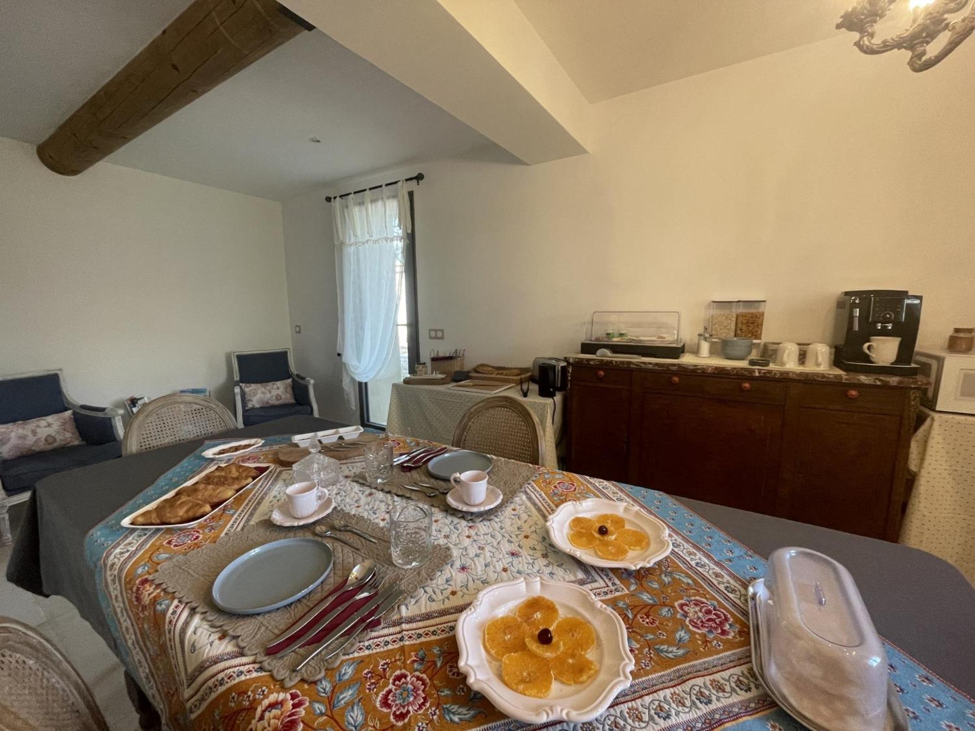 Hotel Les Mazets Du Pas à Gréoux-les-Bains Extérieur photo